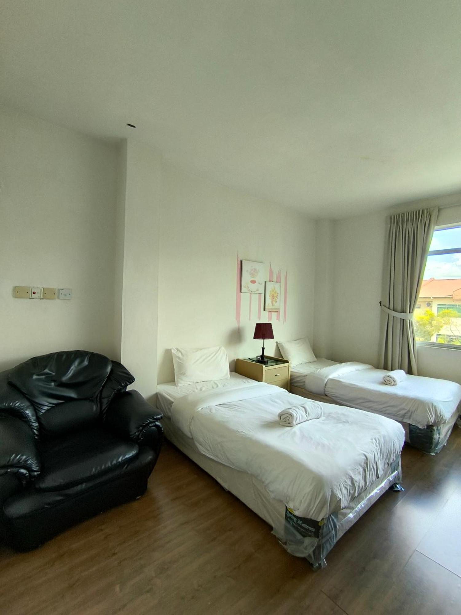 Natol Homestay - Kuching Home Penthouse Airport Road Exterior foto
